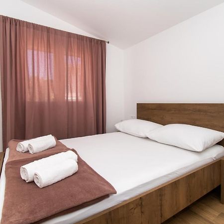 Apartmani Monika ザボリッチ エクステリア 写真