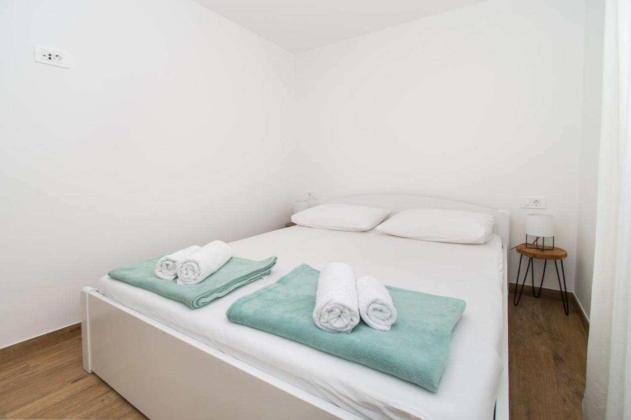 Apartmani Monika ザボリッチ エクステリア 写真