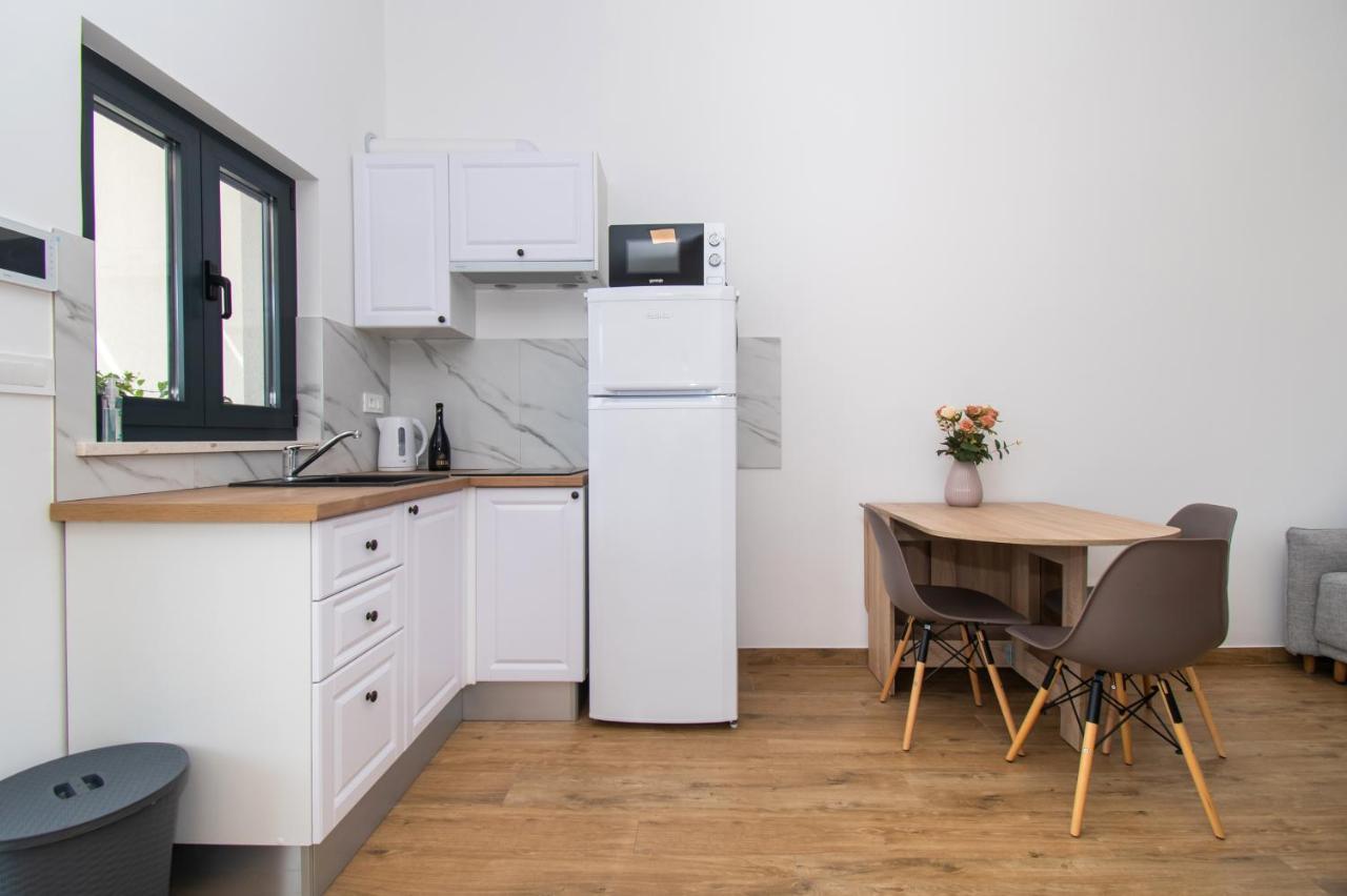 Apartmani Monika ザボリッチ エクステリア 写真