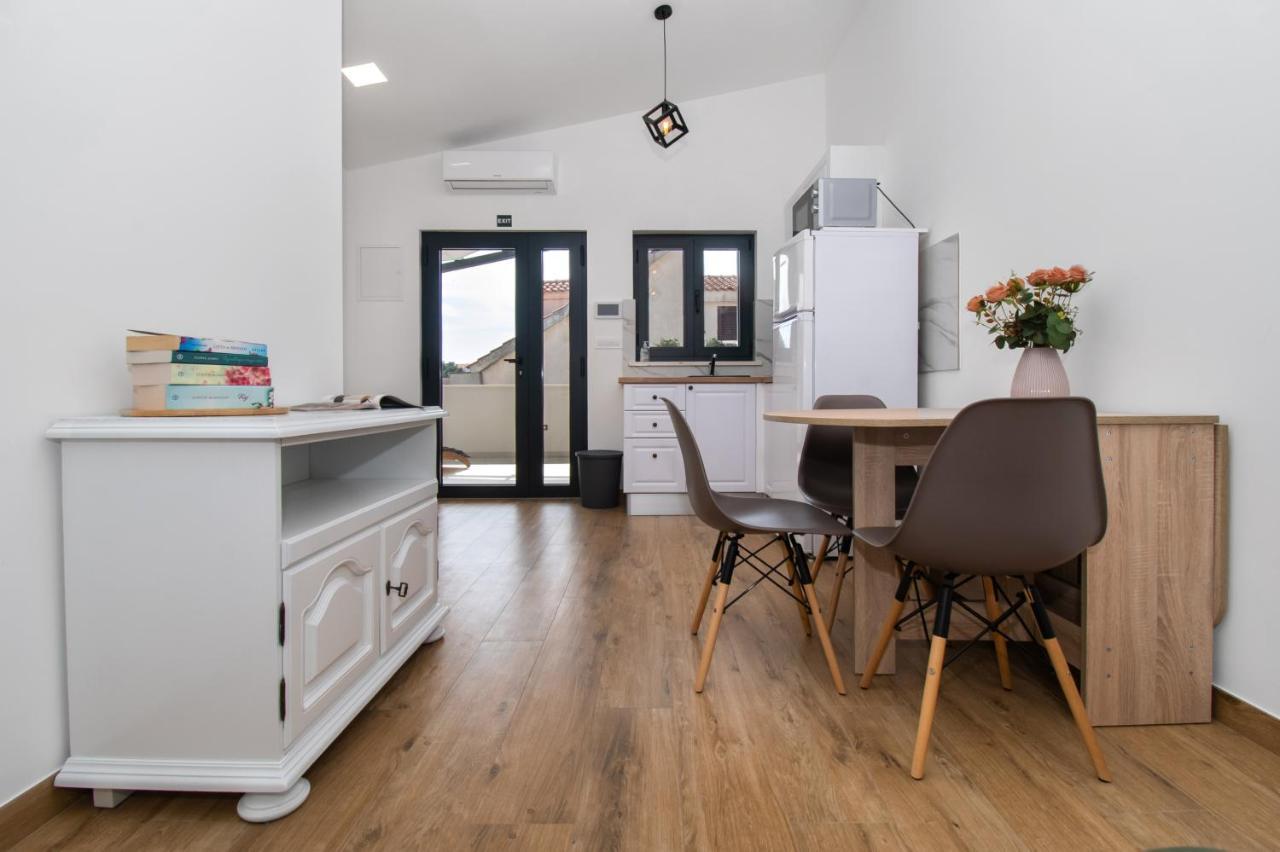Apartmani Monika ザボリッチ エクステリア 写真