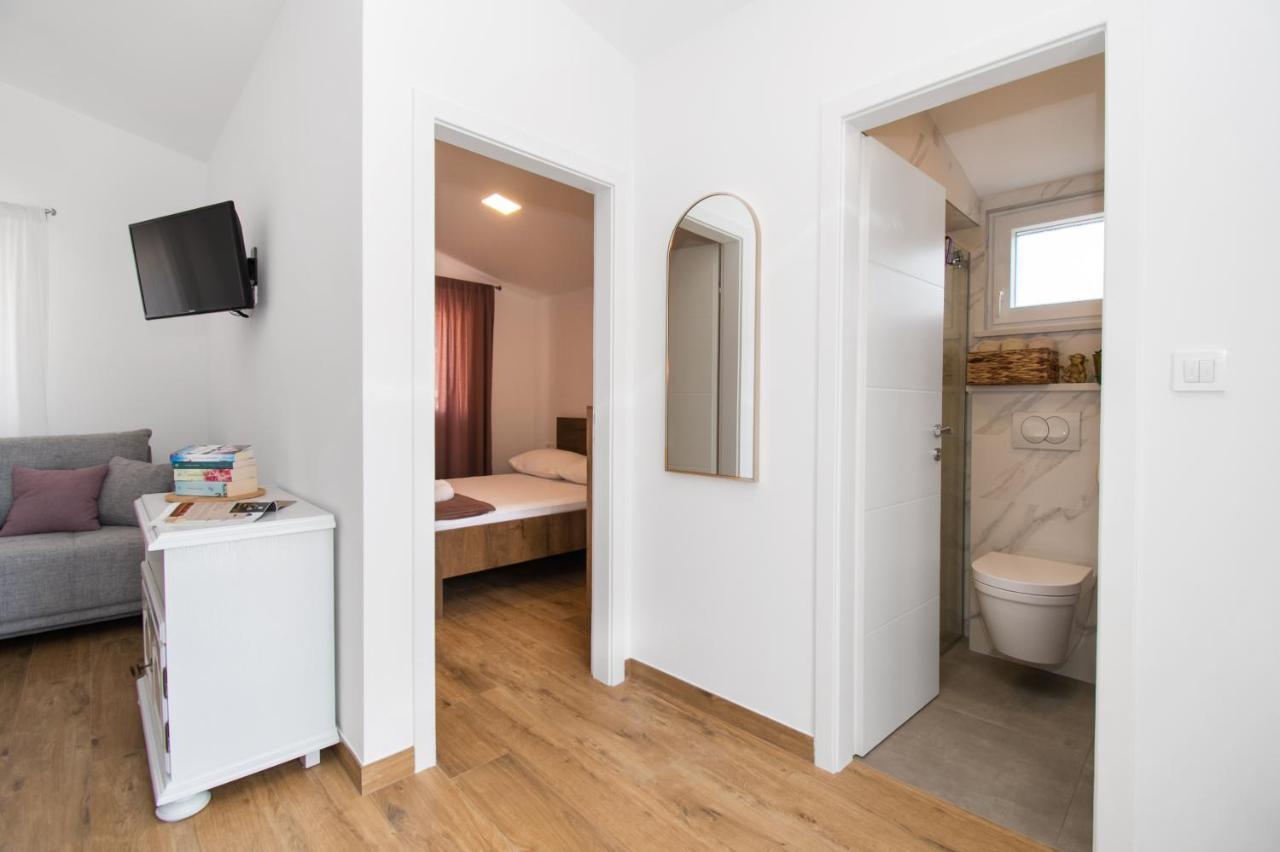 Apartmani Monika ザボリッチ エクステリア 写真