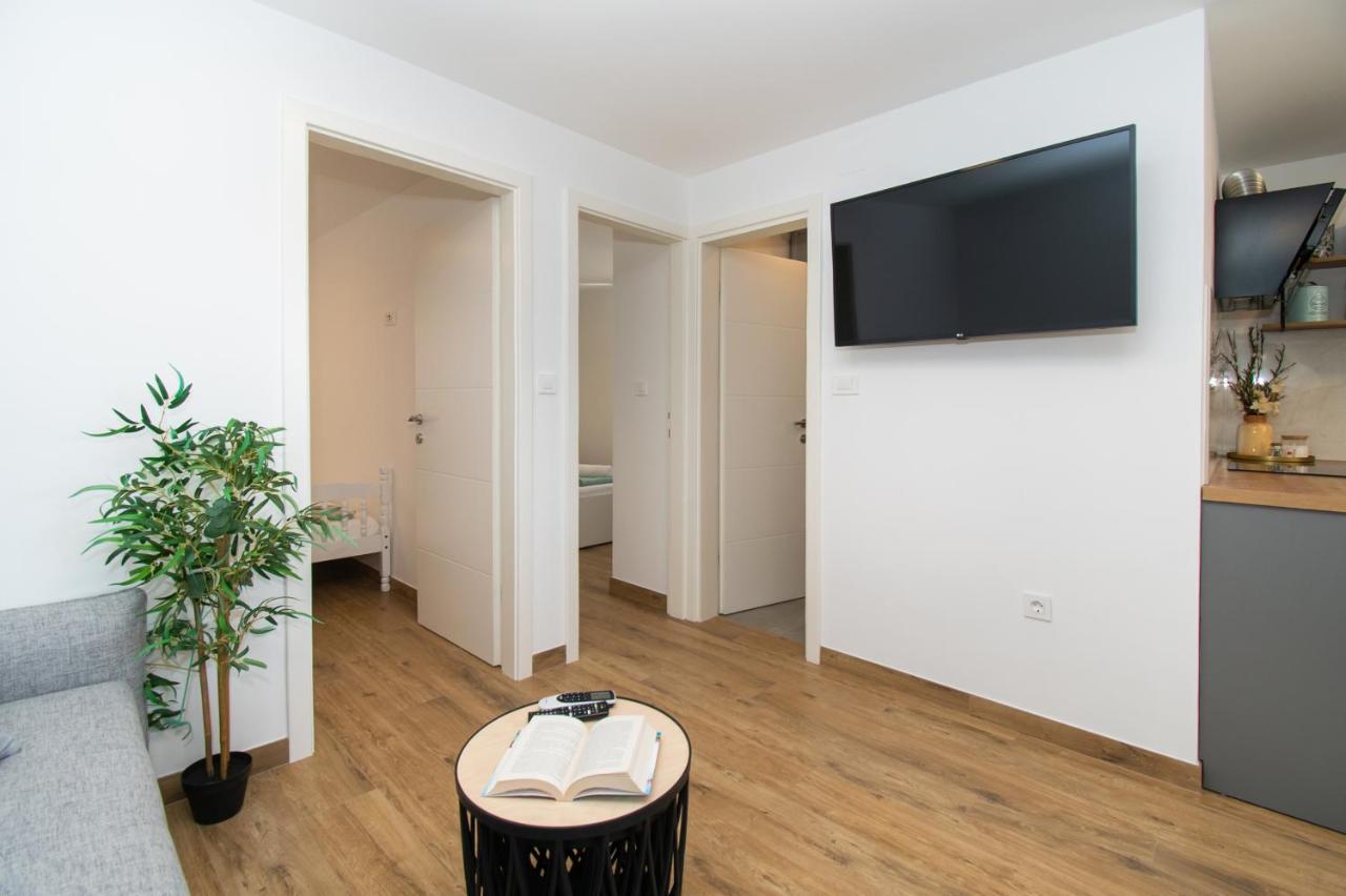 Apartmani Monika ザボリッチ エクステリア 写真