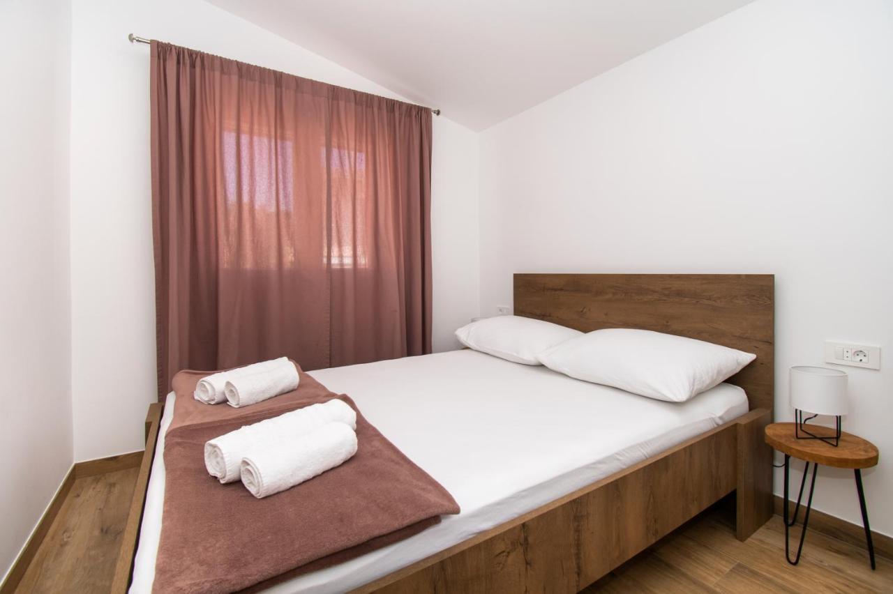 Apartmani Monika ザボリッチ エクステリア 写真