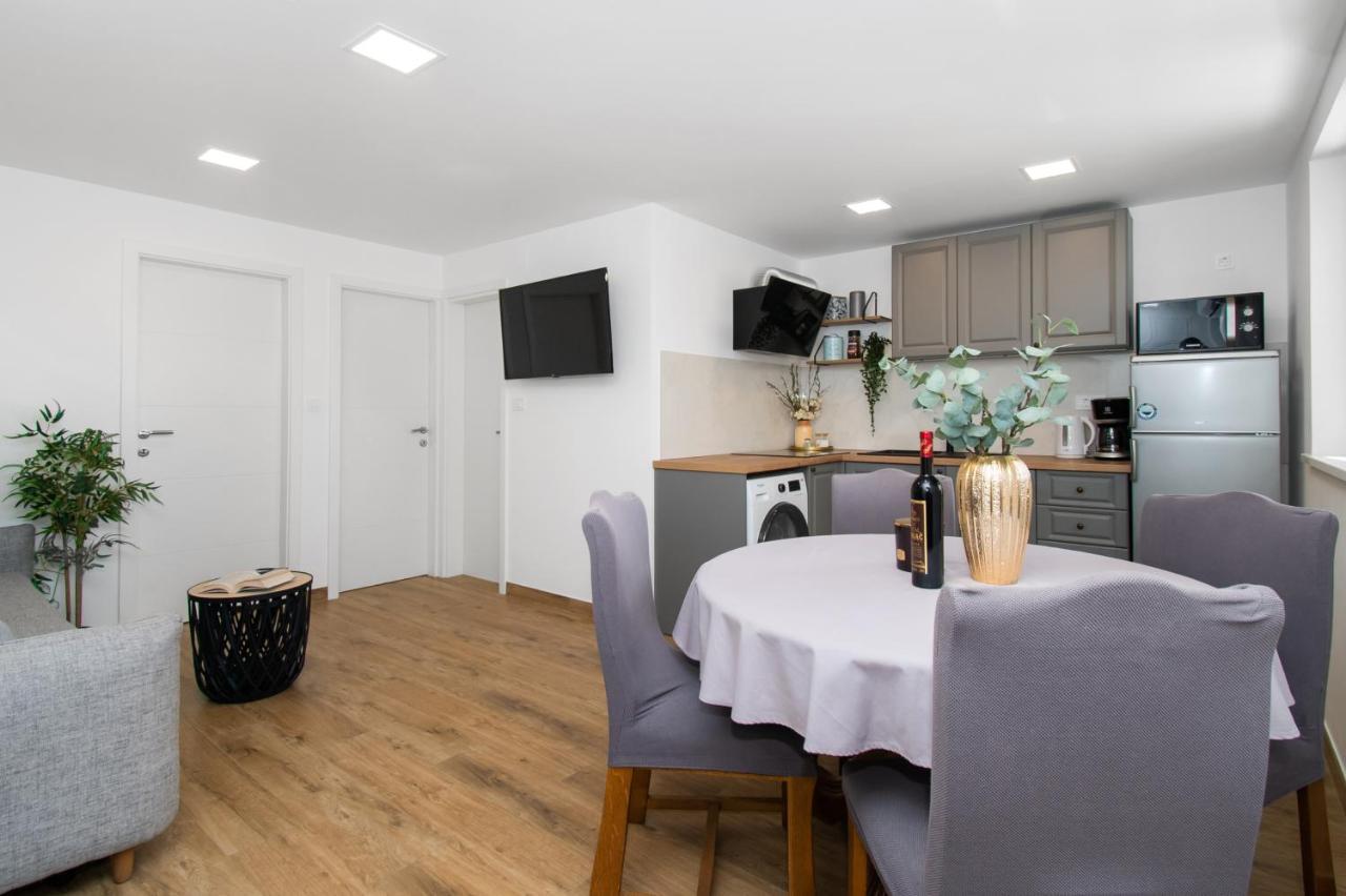 Apartmani Monika ザボリッチ エクステリア 写真