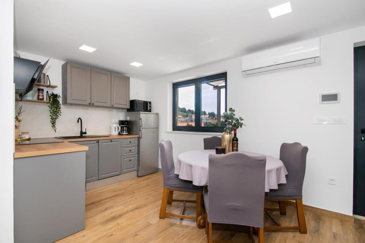 Apartmani Monika ザボリッチ エクステリア 写真