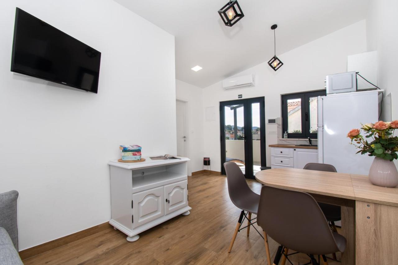 Apartmani Monika ザボリッチ エクステリア 写真