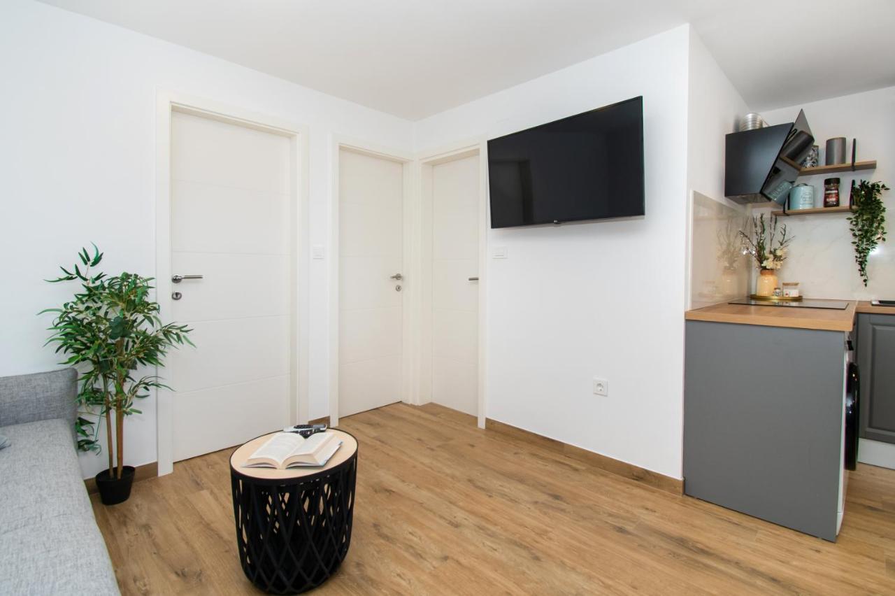 Apartmani Monika ザボリッチ エクステリア 写真